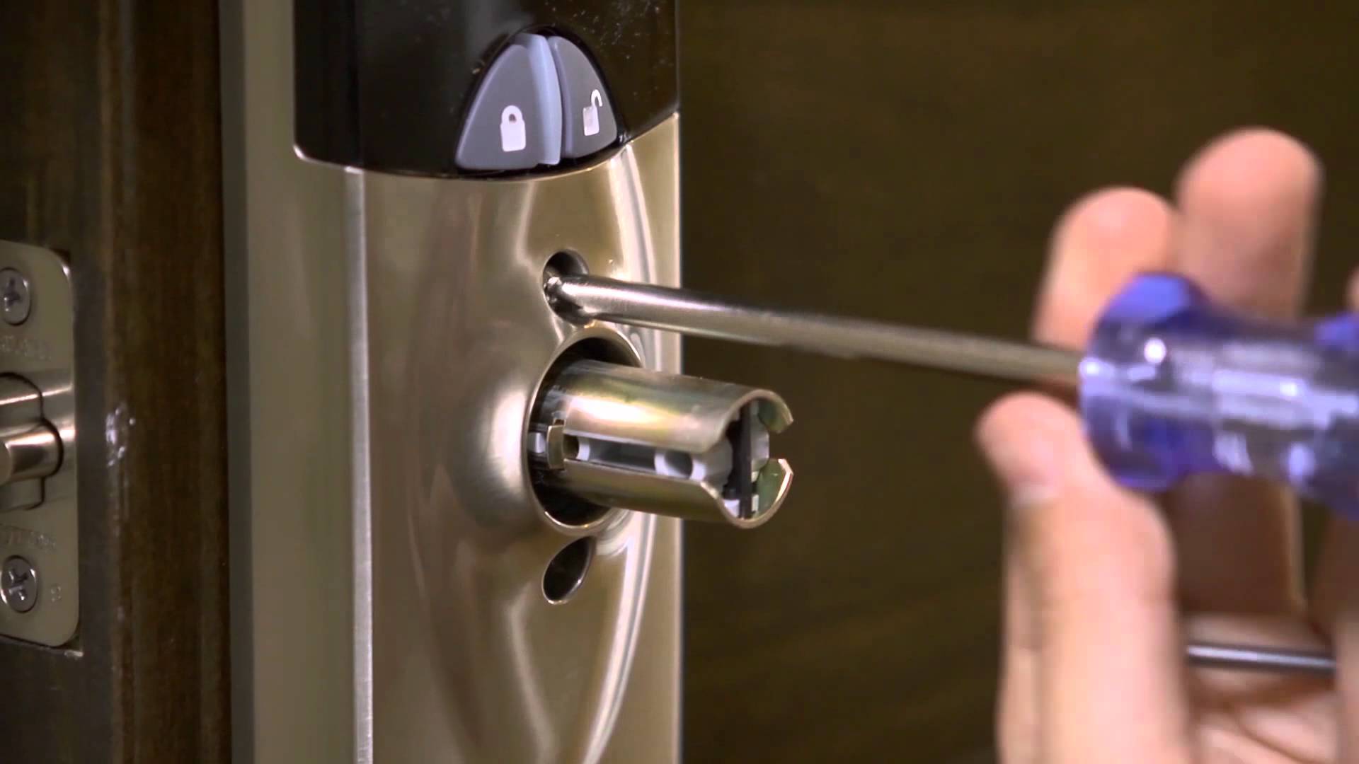 Hire the reliable services of the Locksmith Canberra online for your car lock and home locks
