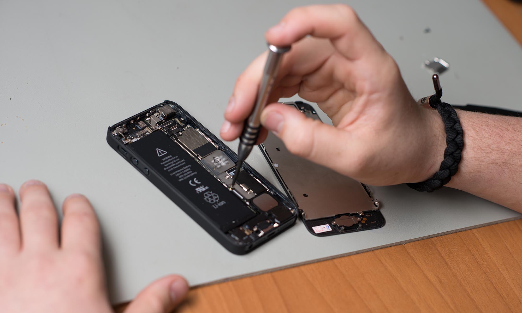 Benefits of Mobiles Like iPhone Repair Auckland Services